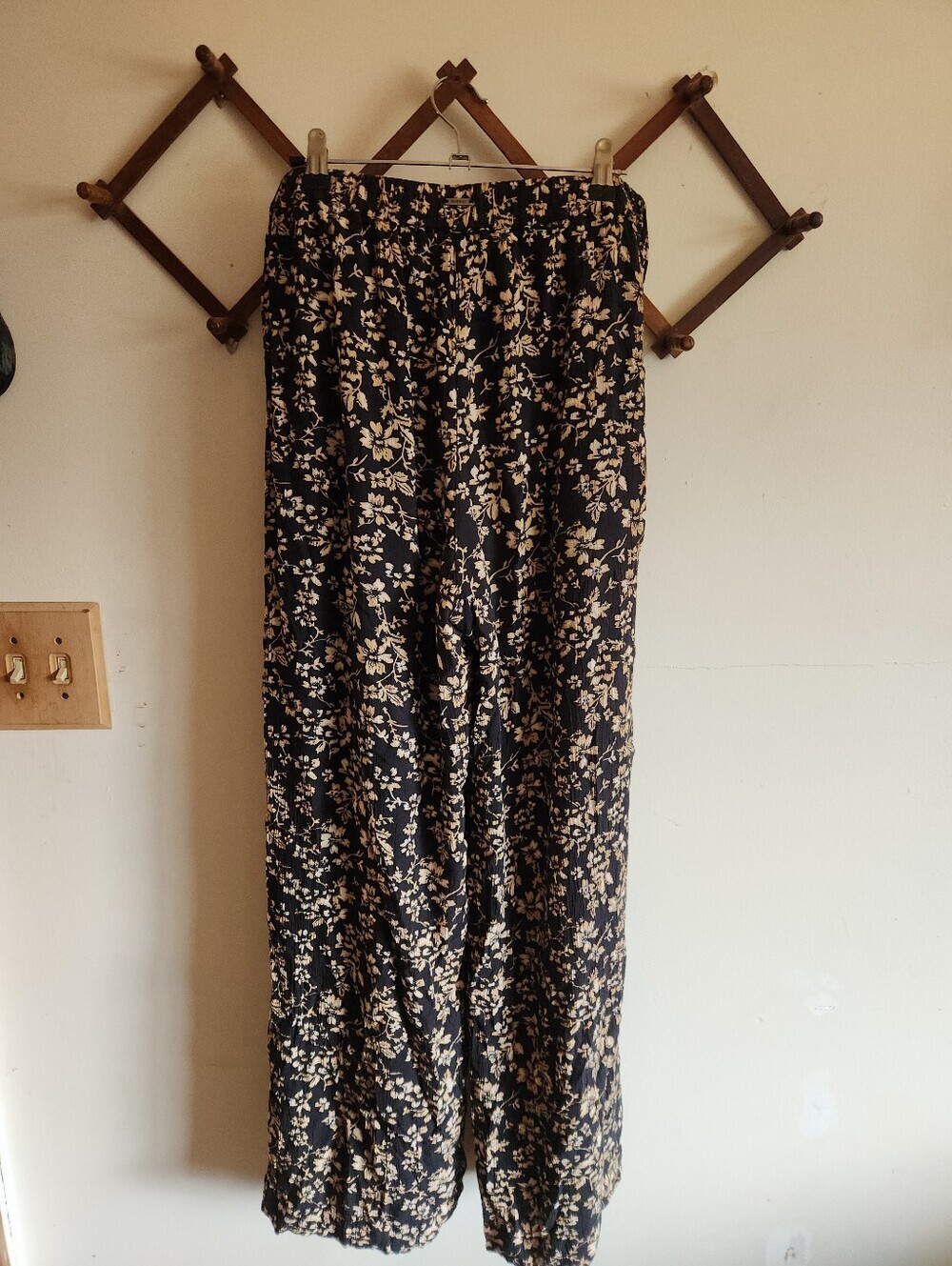 The Normal Brand Black Wide Leg Pant Cream Floral Motif Medium Fully Lined - Picture 10 of 11